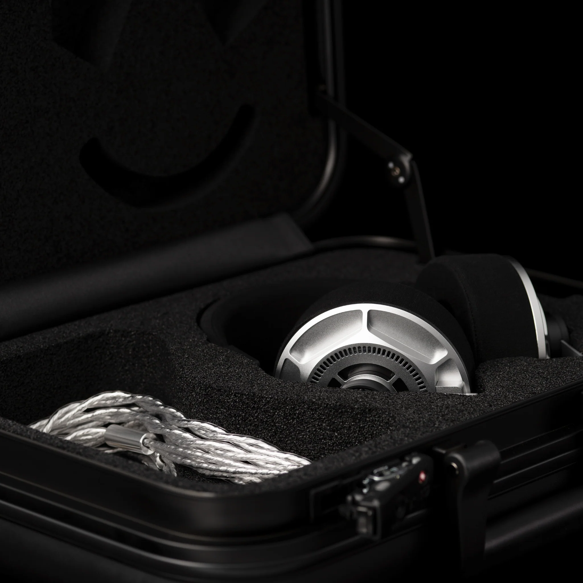 final D8000 DC Pro Headphones - Image 7