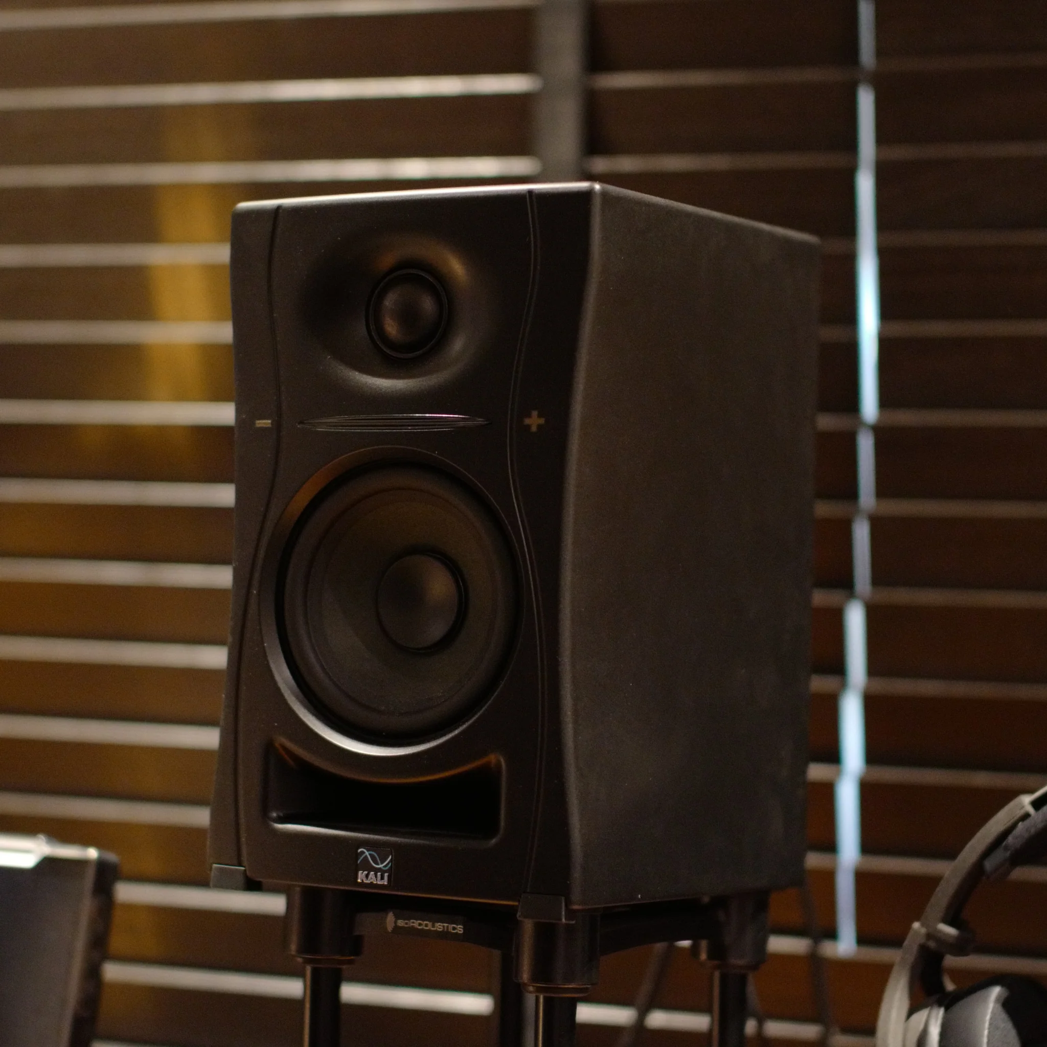 Isoacoustics ISO-130 Studio Monitor Stands (Pair) For Kali LP-UNF - Image 3