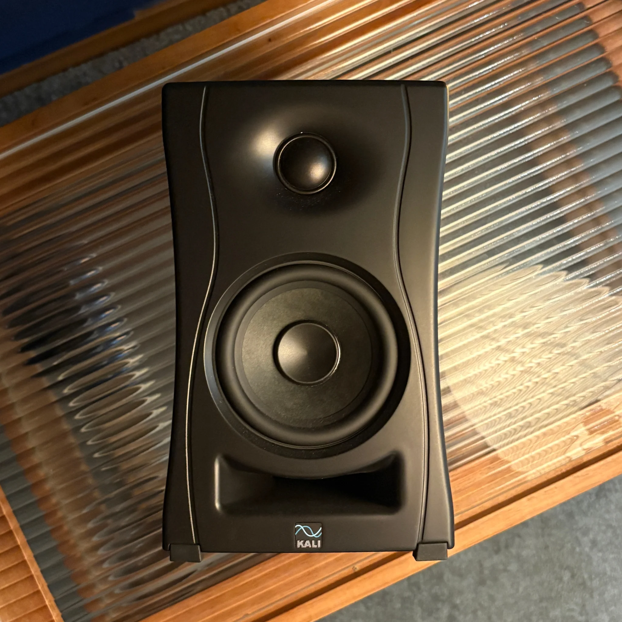 Kali Audio LP-UNF Near Field Active Speakers (Pair) - Image 3