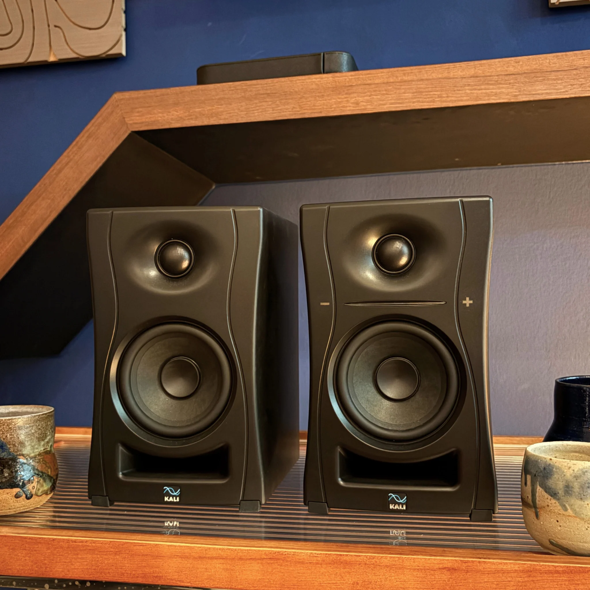 Kali Audio LP-UNF Near Field Active Speakers (Pair) - Image 5